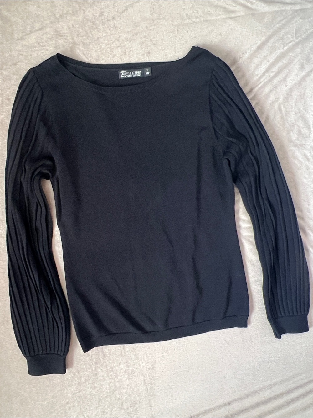 Wonen’s Black Scoop-Neck Ribbed Sleeve Sweater